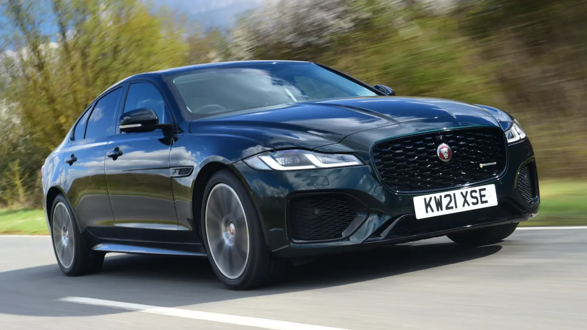 Jaguar XF Windscreen Replacement: Modern Luxury Comes With Modern Requirements