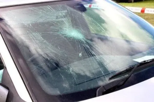 Buying a Car with a Damaged Windscreen: Risks and Tips