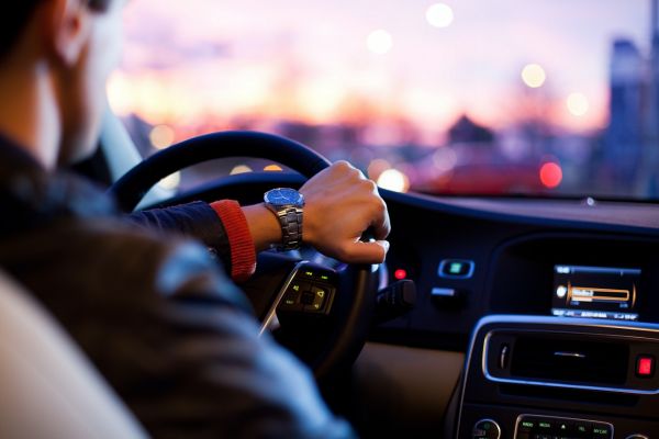 Right-hand vs Left-hand Drive: What UK Drivers Need to Know